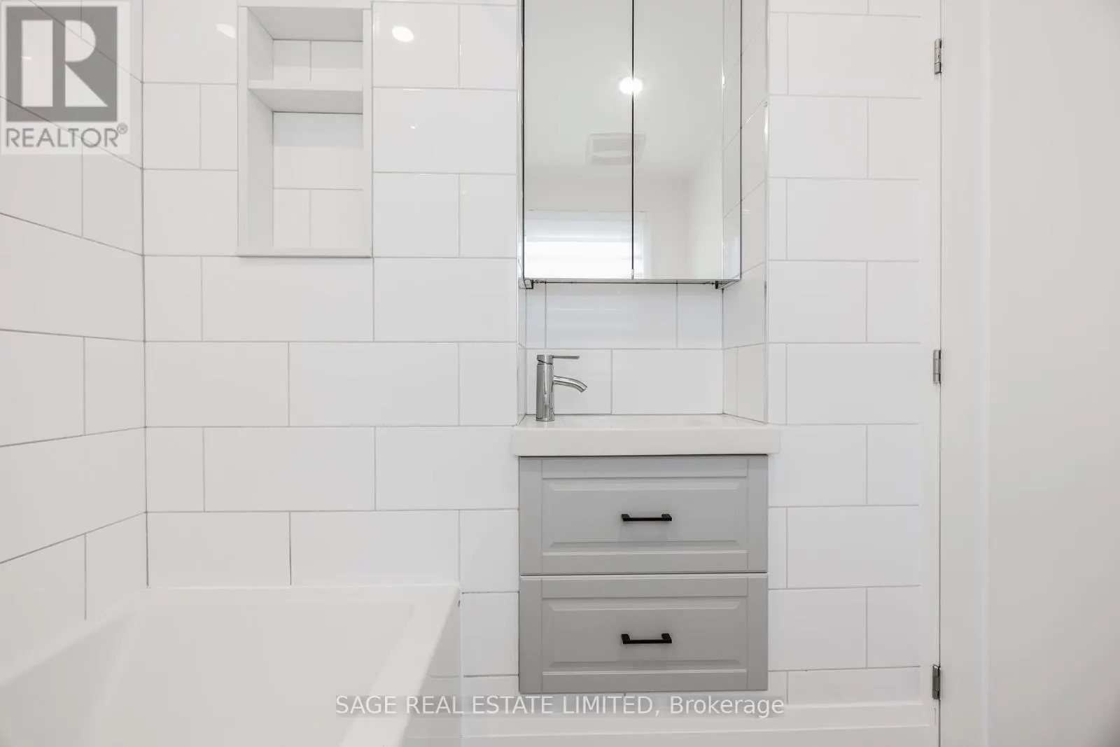 MAIN - 310 GLADSTONE AVENUE