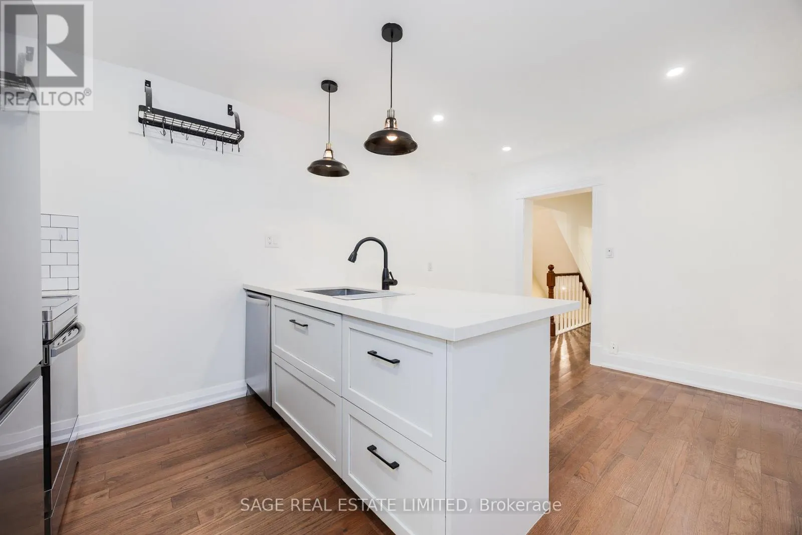 MAIN - 310 GLADSTONE AVENUE