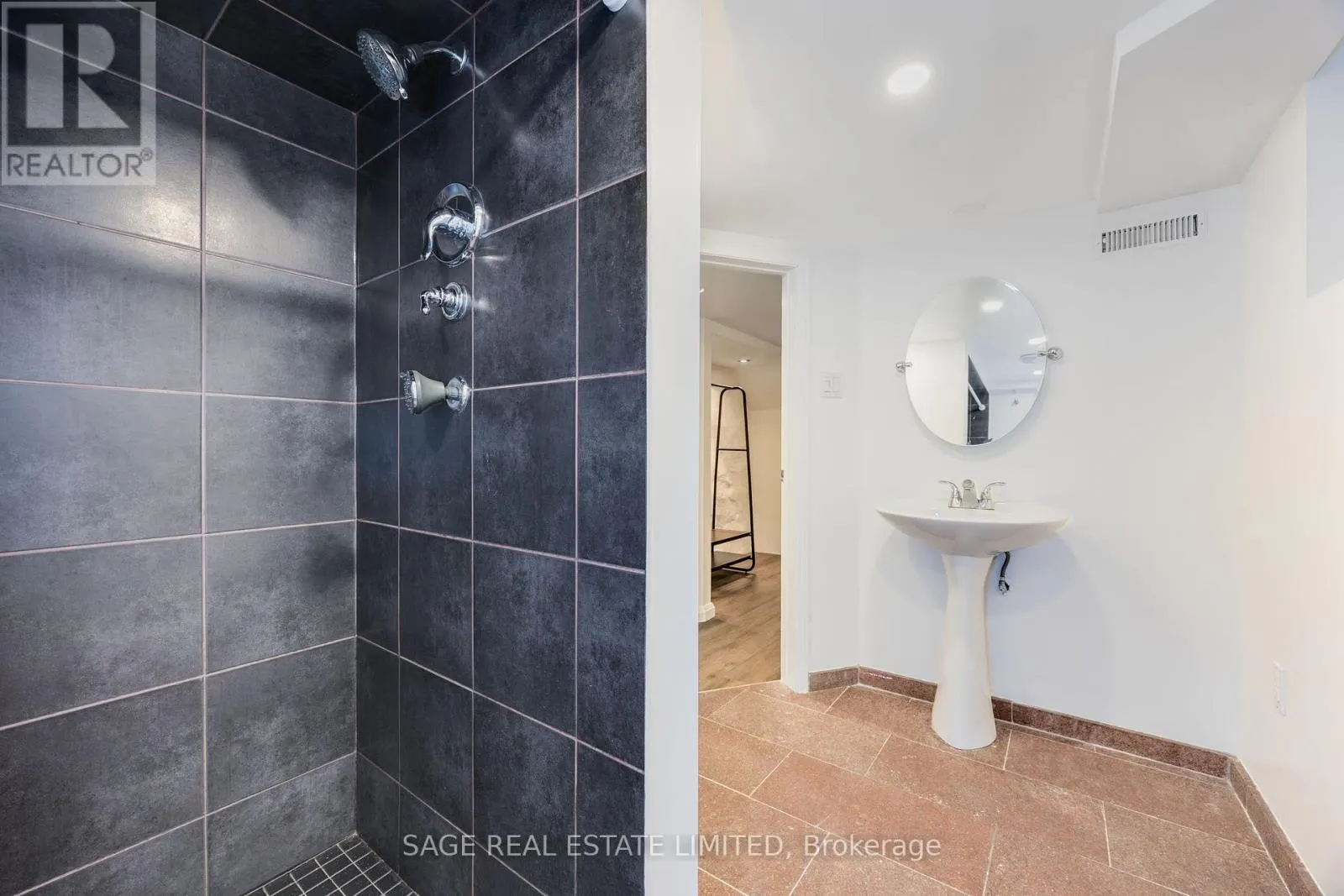 MAIN - 310 GLADSTONE AVENUE