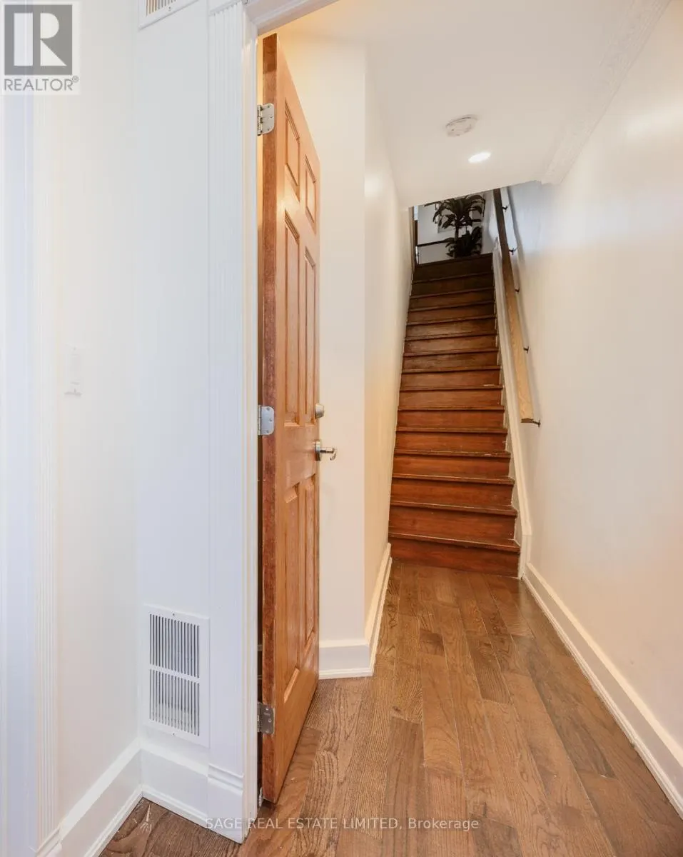 UPPER - 310 GLADSTONE AVENUE