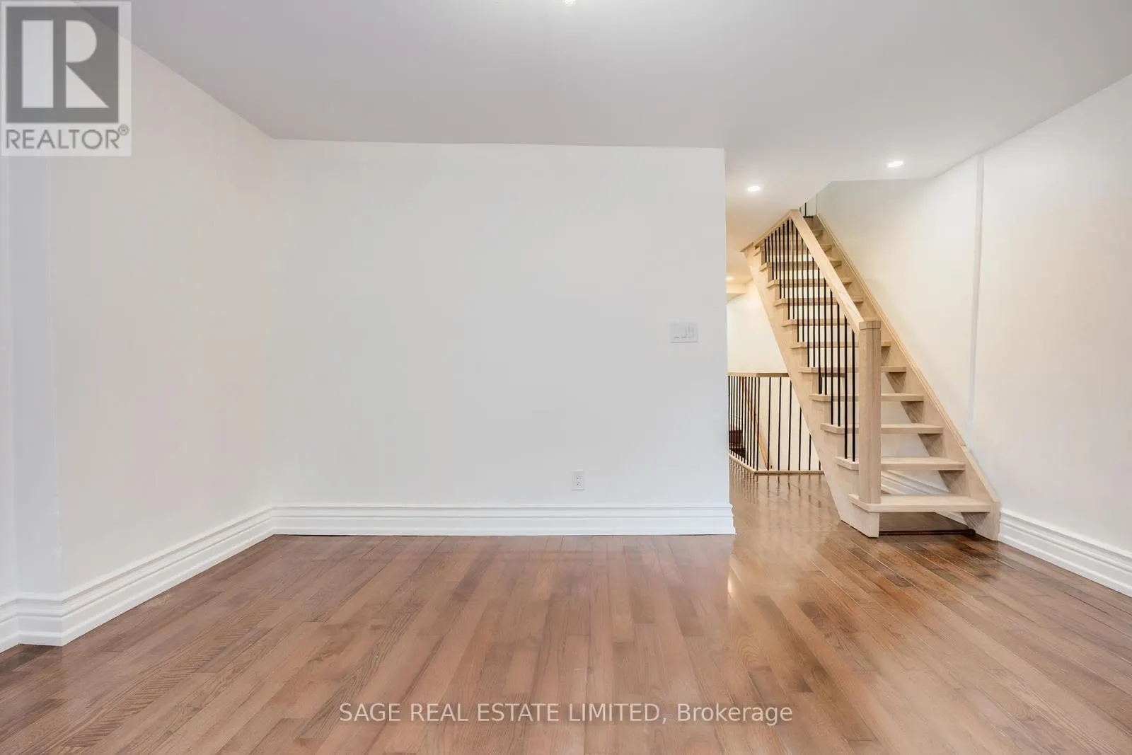 UPPER - 310 GLADSTONE AVENUE