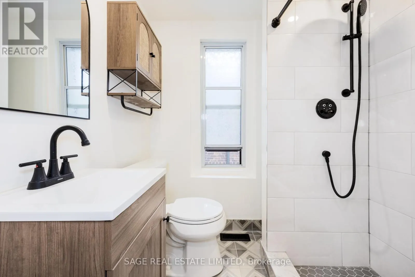 UPPER - 310 GLADSTONE AVENUE