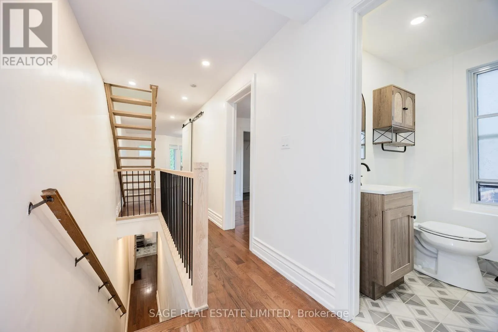 UPPER - 310 GLADSTONE AVENUE