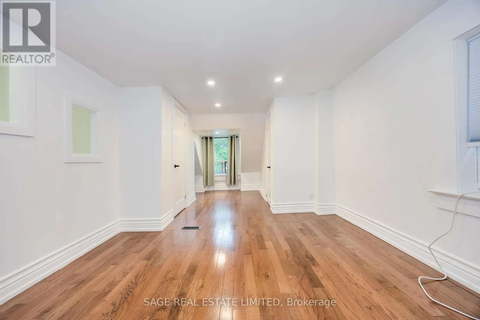 UPPER - 310 GLADSTONE AVENUE