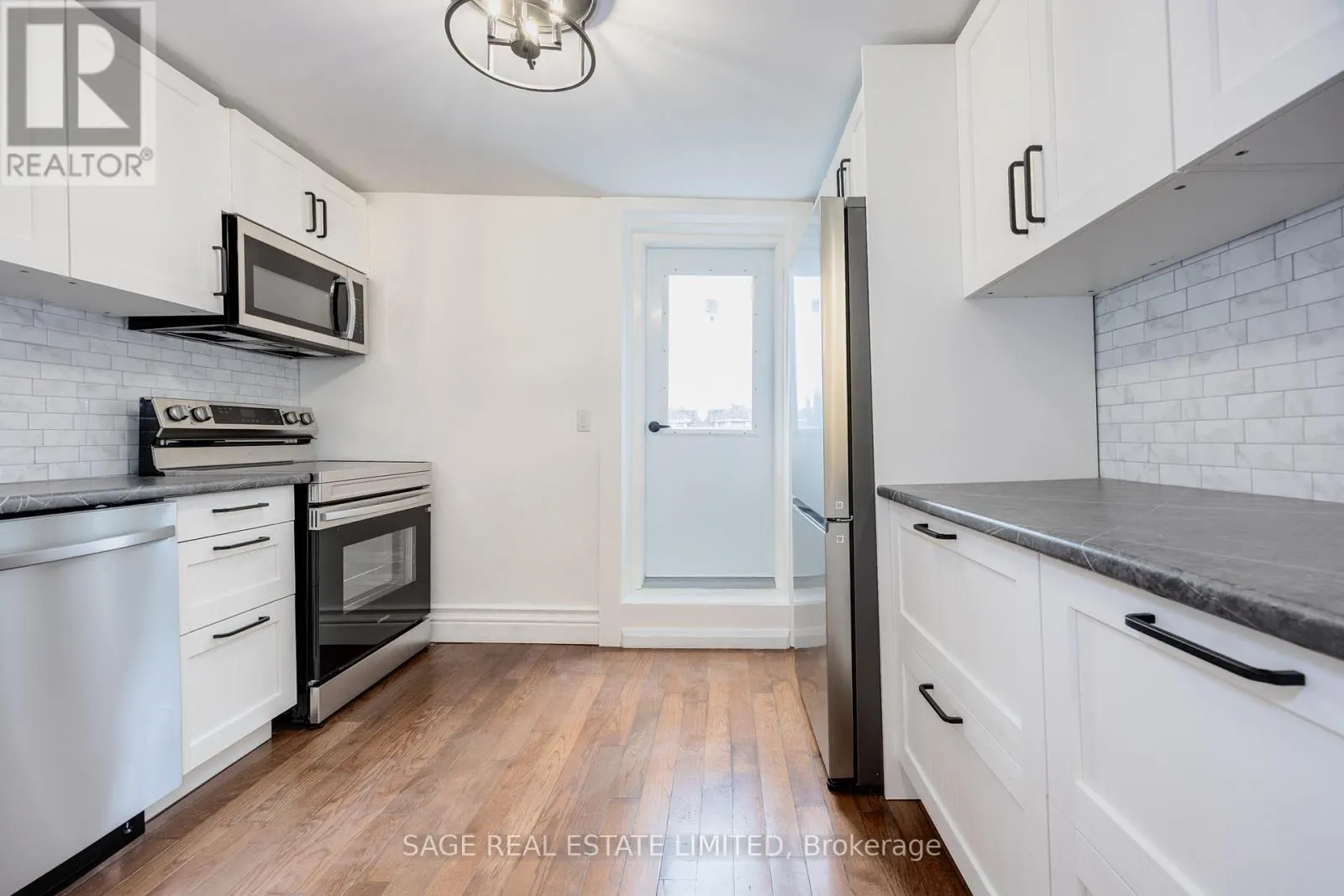 UPPER - 310 GLADSTONE AVENUE