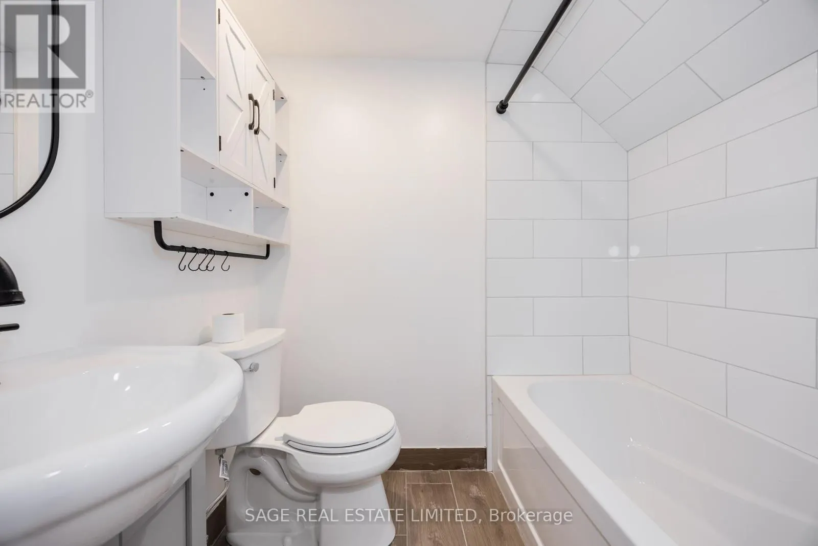 UPPER - 310 GLADSTONE AVENUE