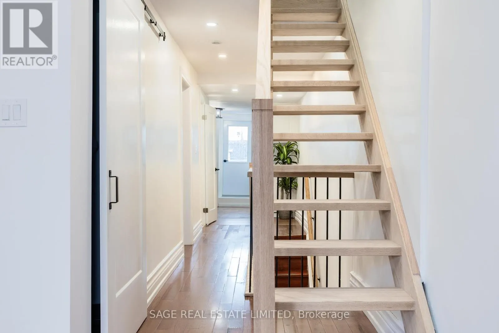 UPPER - 310 GLADSTONE AVENUE