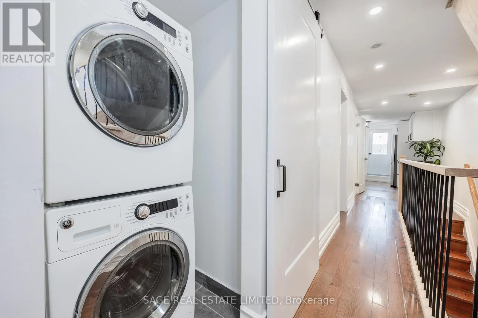 UPPER - 310 GLADSTONE AVENUE