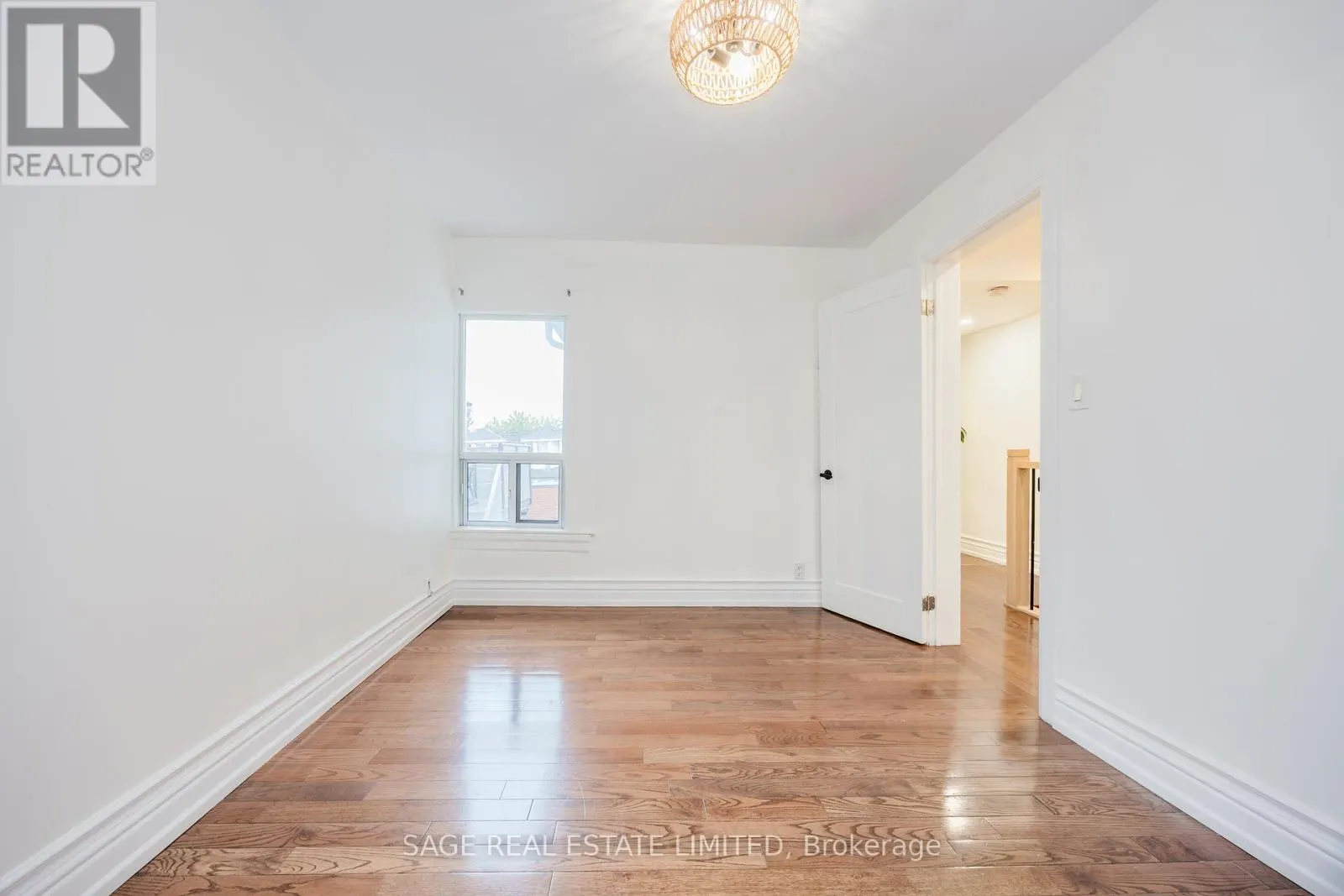 UPPER - 310 GLADSTONE AVENUE