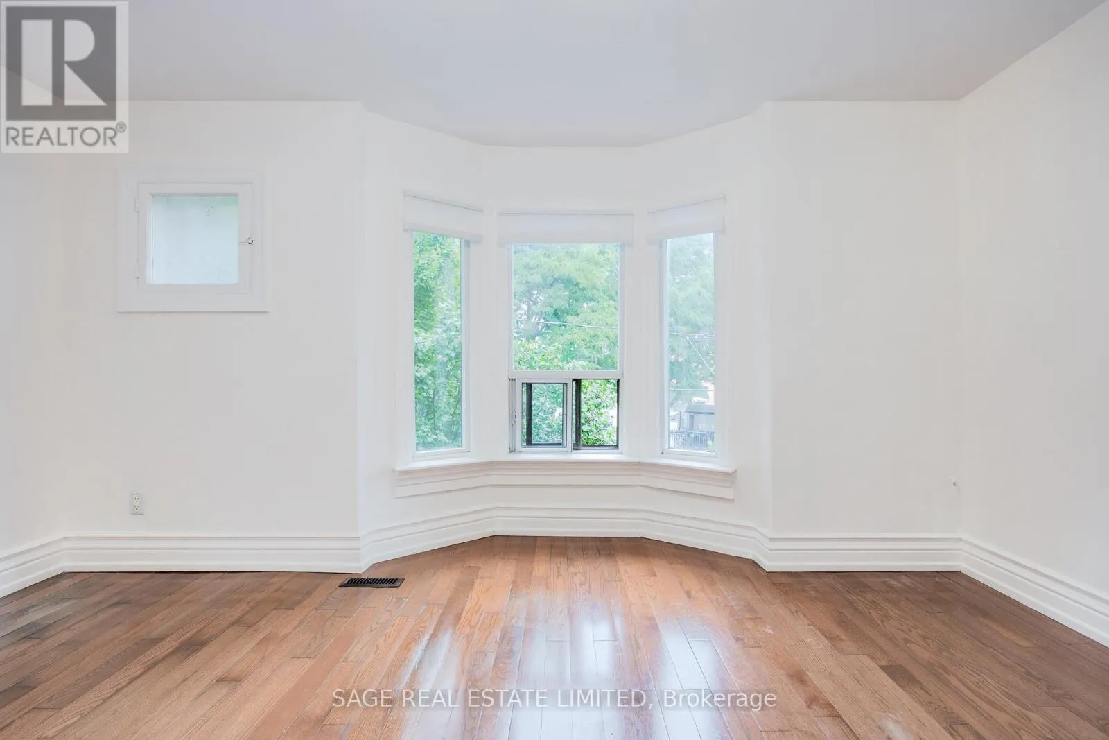 UPPER - 310 GLADSTONE AVENUE