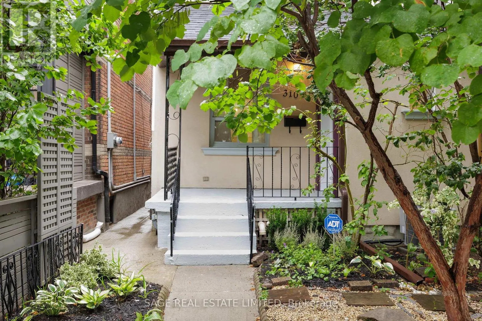 UPPER - 310 GLADSTONE AVENUE