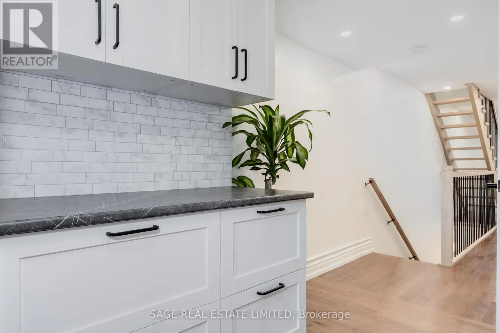 UPPER - 310 GLADSTONE AVENUE