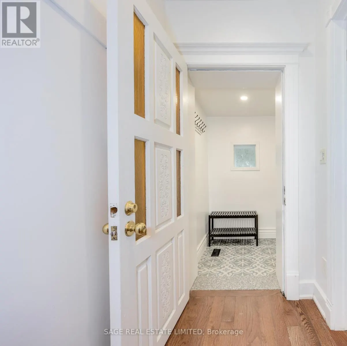 UPPER - 310 GLADSTONE AVENUE
