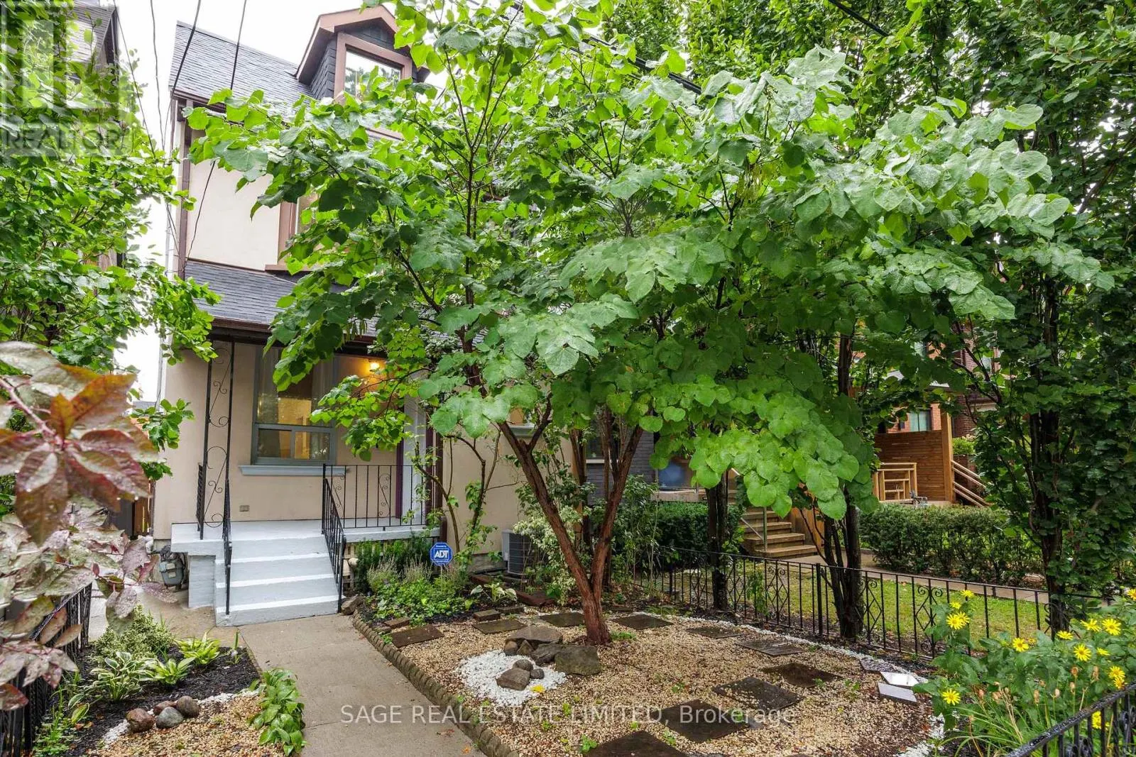 UPPER - 310 GLADSTONE AVENUE