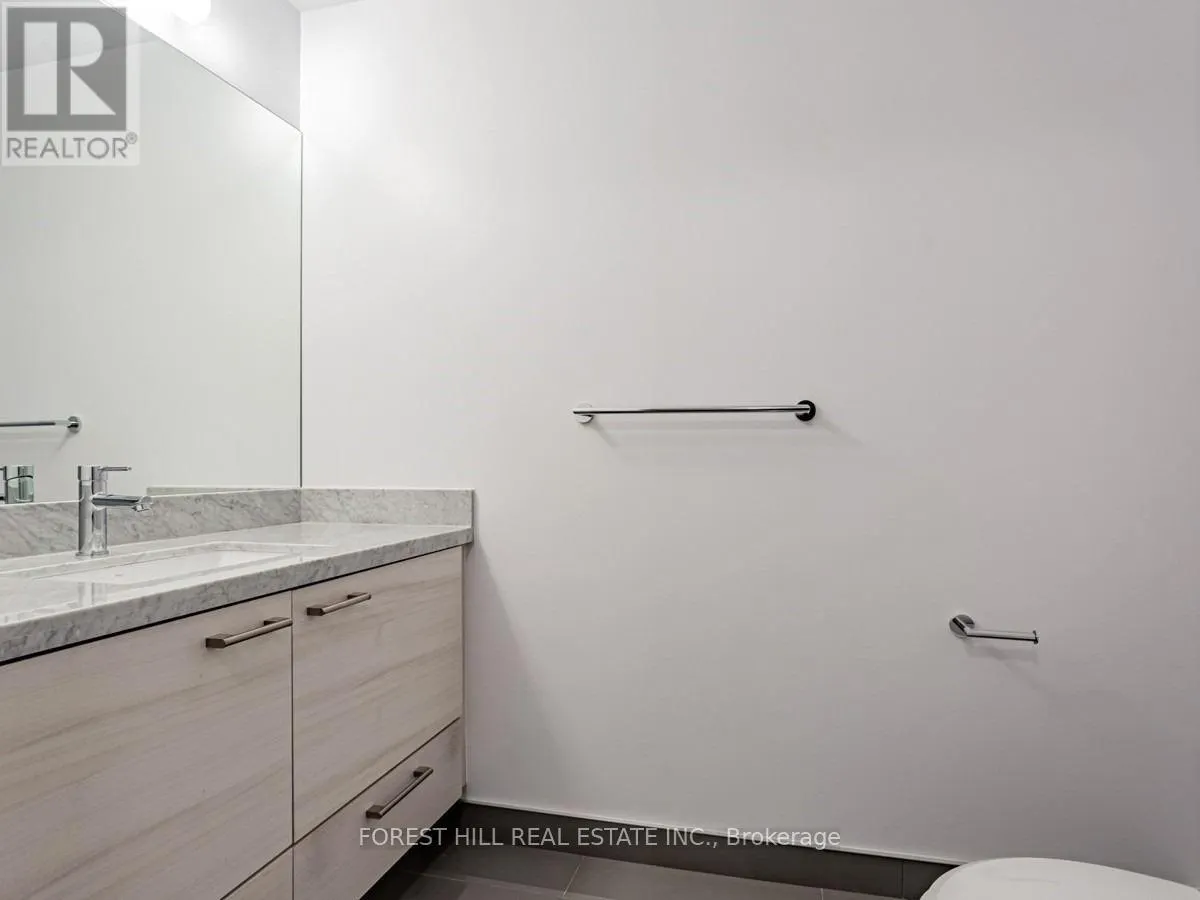 5702 - 2221 YONGE STREET