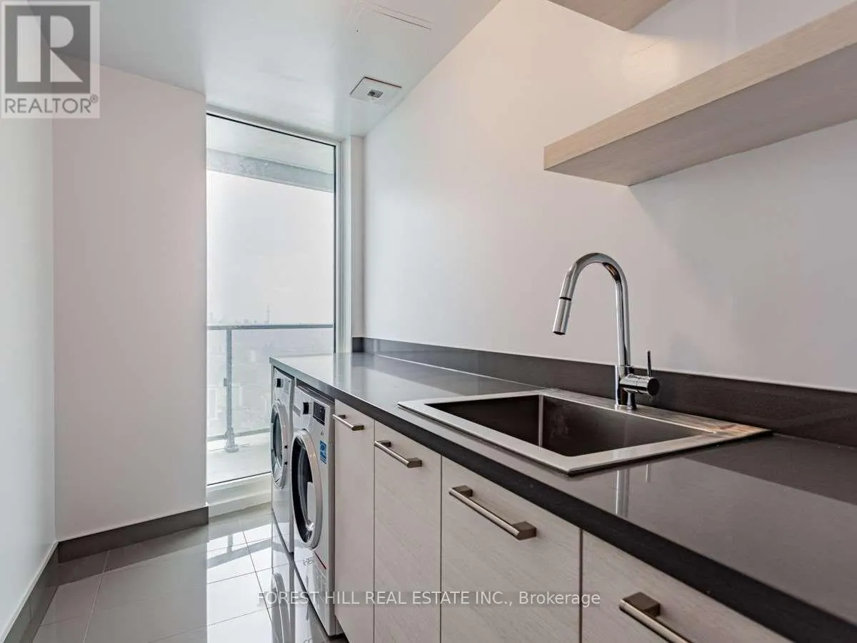 5702 - 2221 YONGE STREET