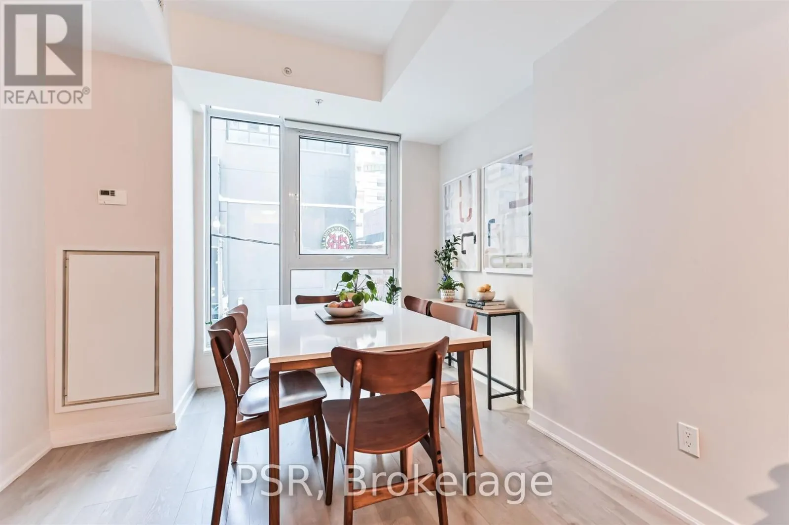 218 - 199 RICHMOND STREET W