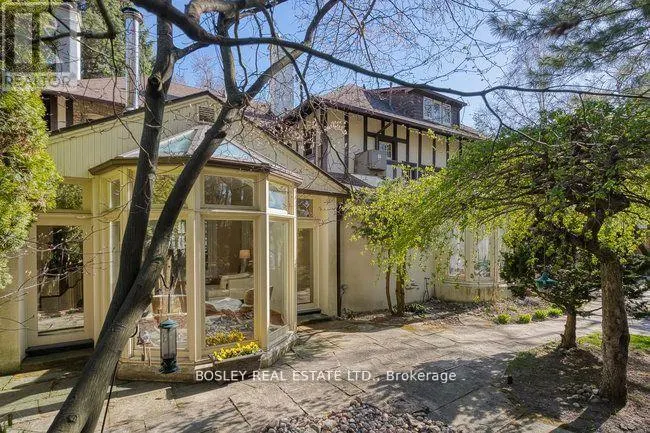 40 CASTLE FRANK CRESCENT