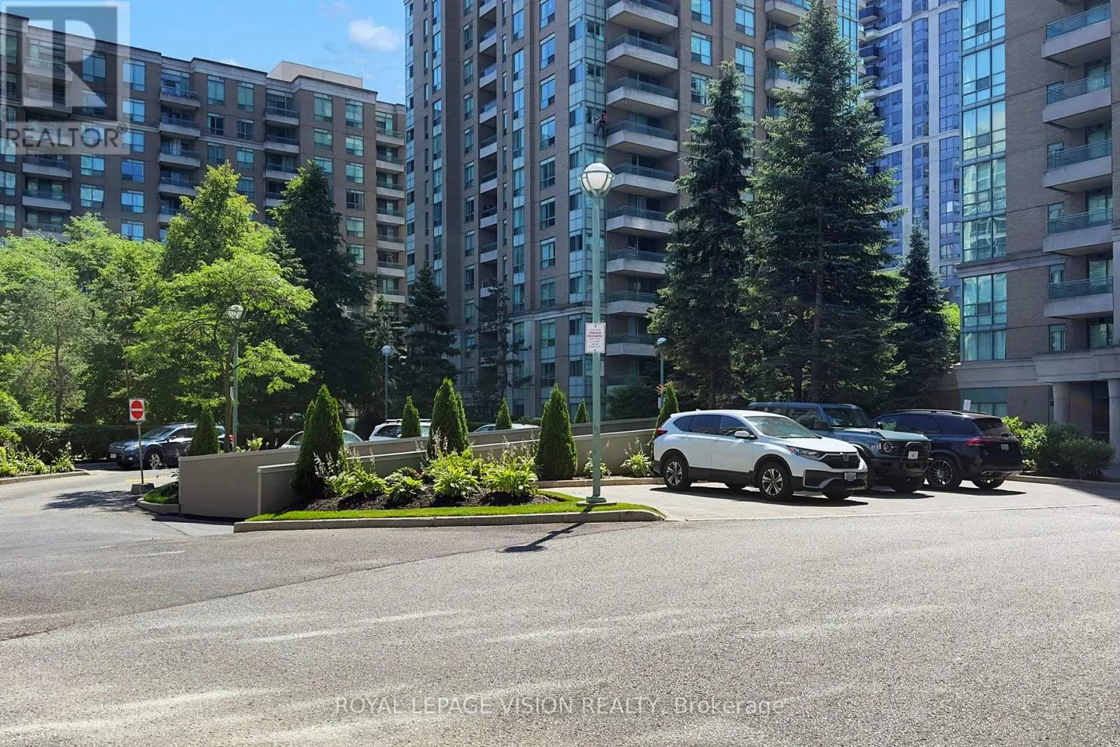1905 - 3 PEMBERTON AVENUE