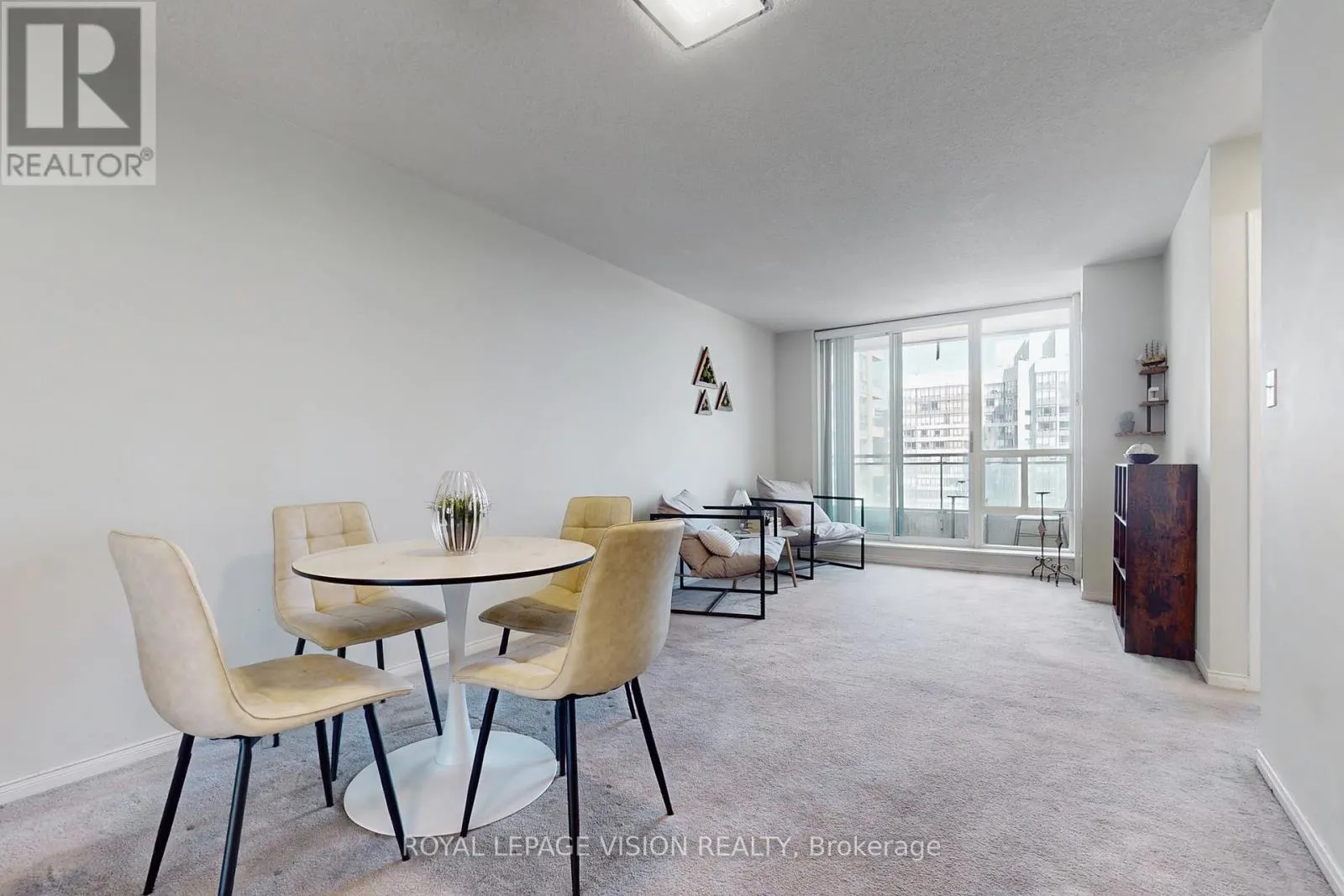 1905 - 3 PEMBERTON AVENUE