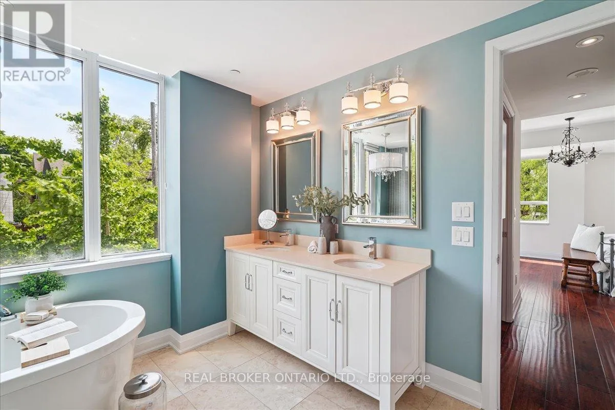 105 - 191 DUPLEX AVENUE