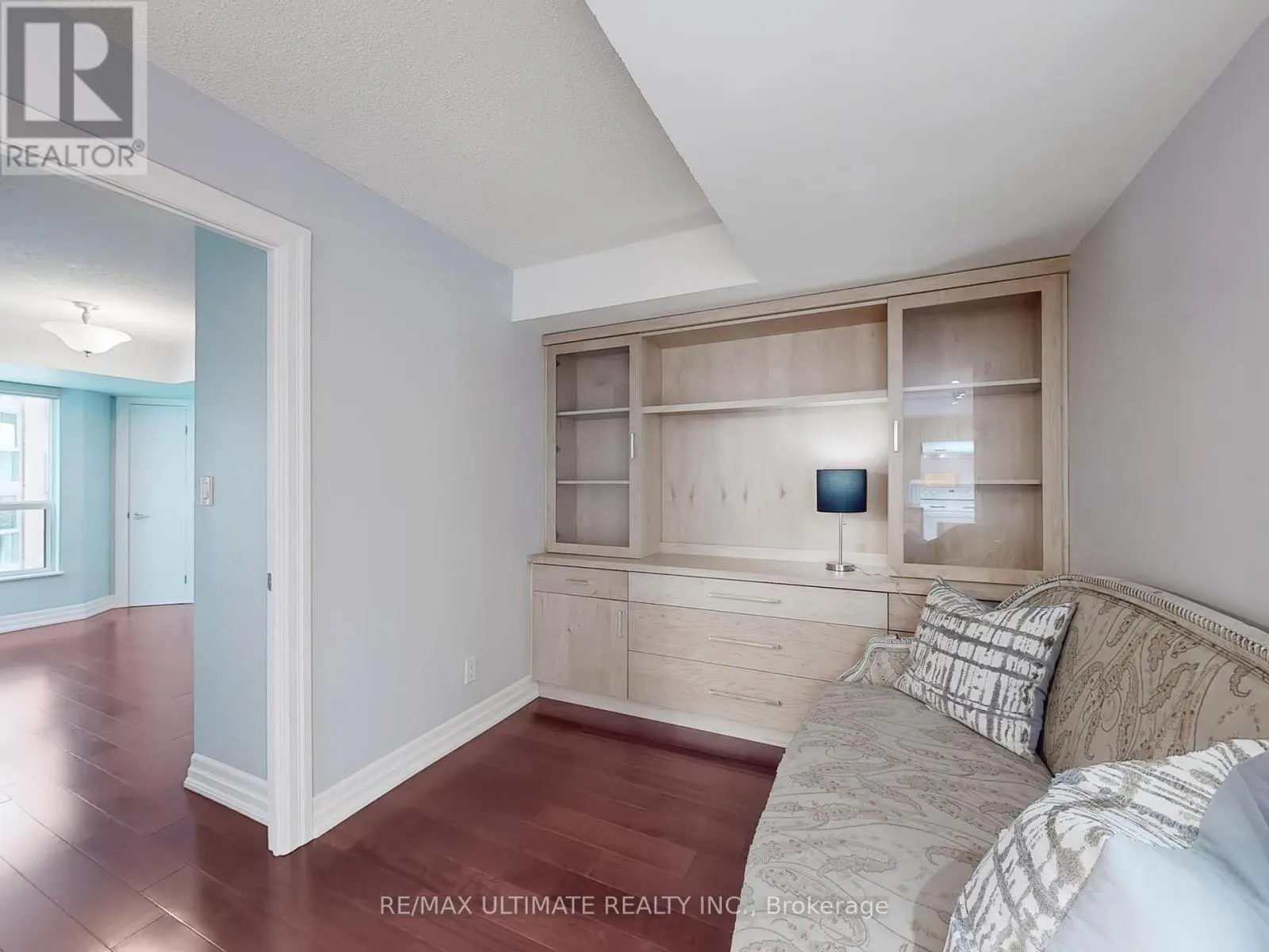 1113 - 300 BLOOR STREET E