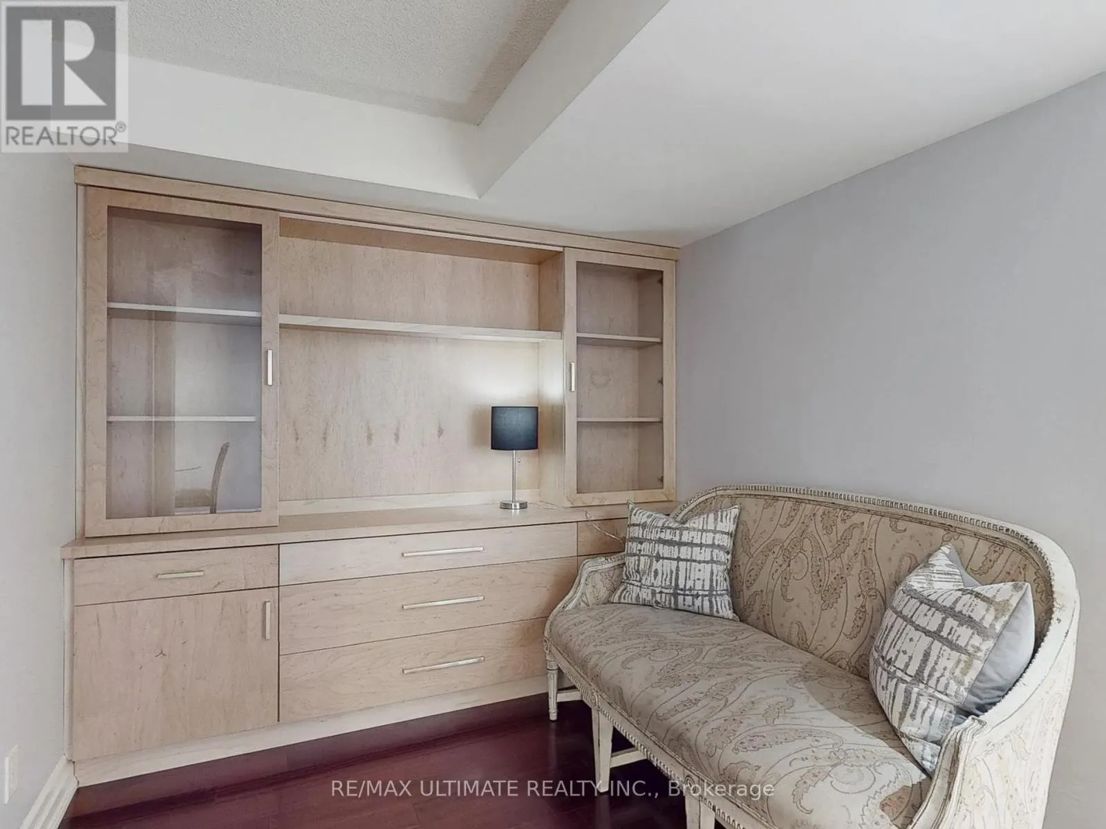 1113 - 300 BLOOR STREET E