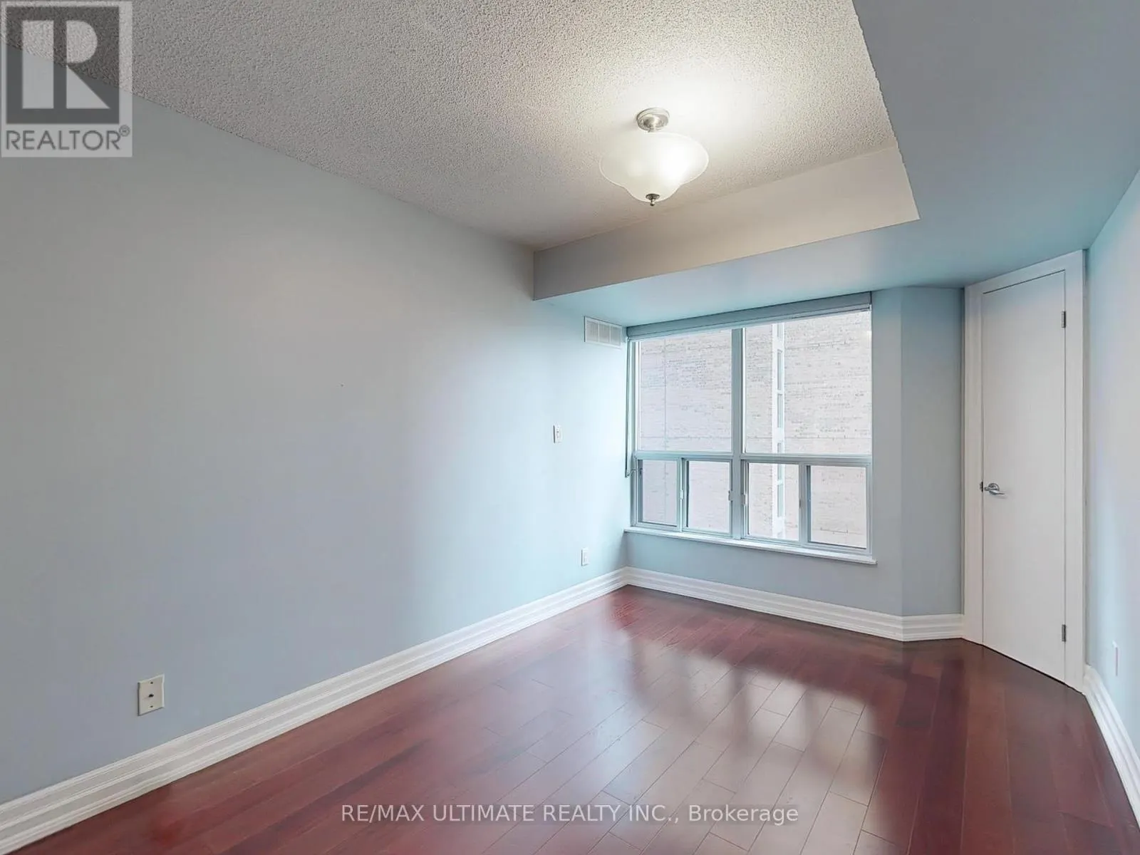 1113 - 300 BLOOR STREET E