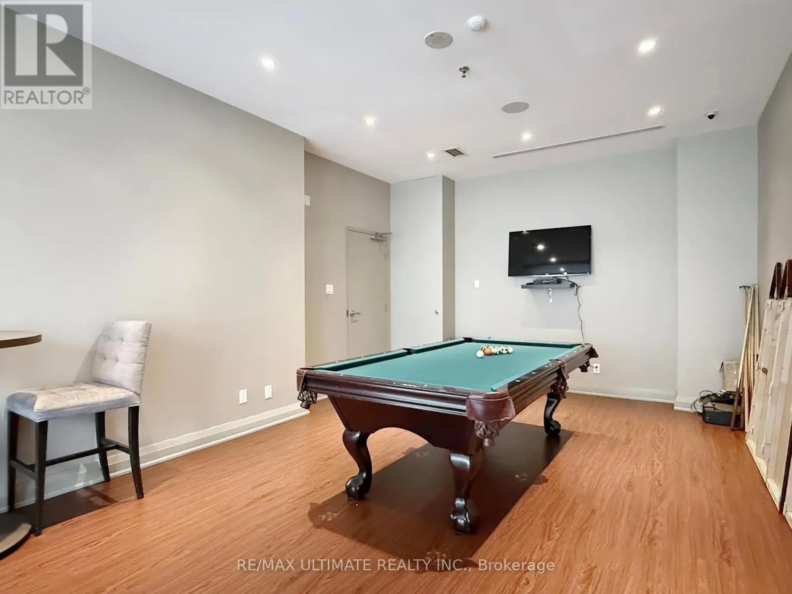 1113 - 300 BLOOR STREET E