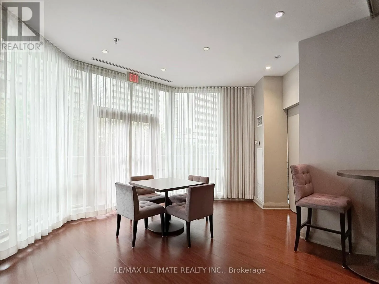 1113 - 300 BLOOR STREET E