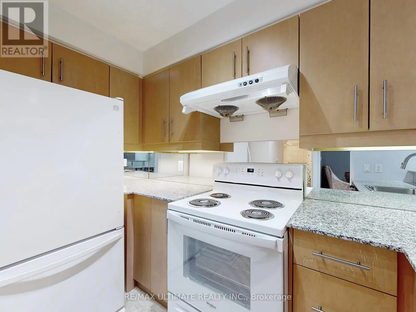 1113 - 300 BLOOR STREET E
