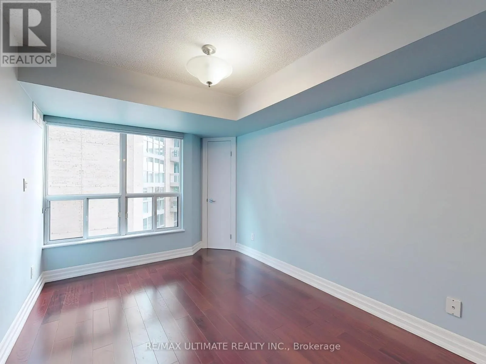 1113 - 300 BLOOR STREET E