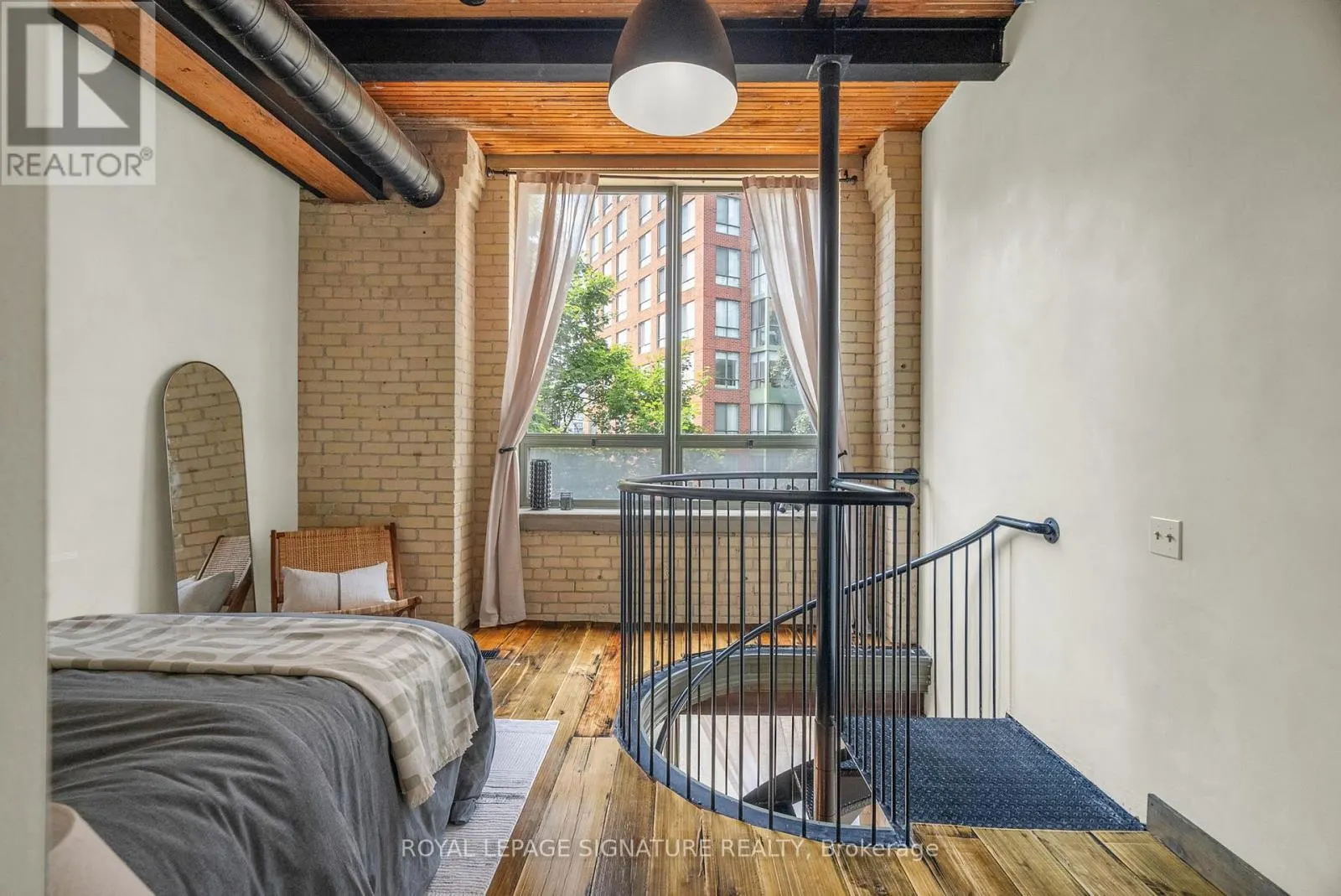 206 - 781 KING STREET W