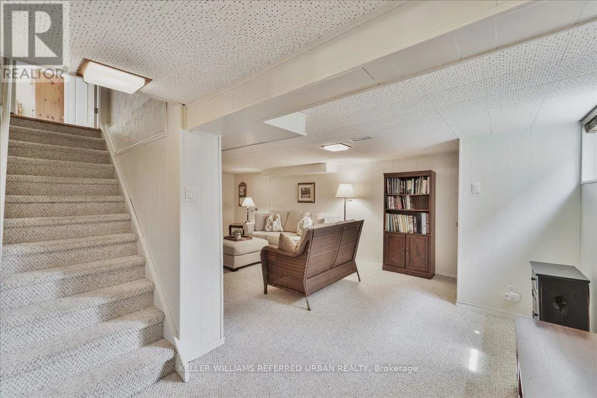 274 POYNTZ AVENUE