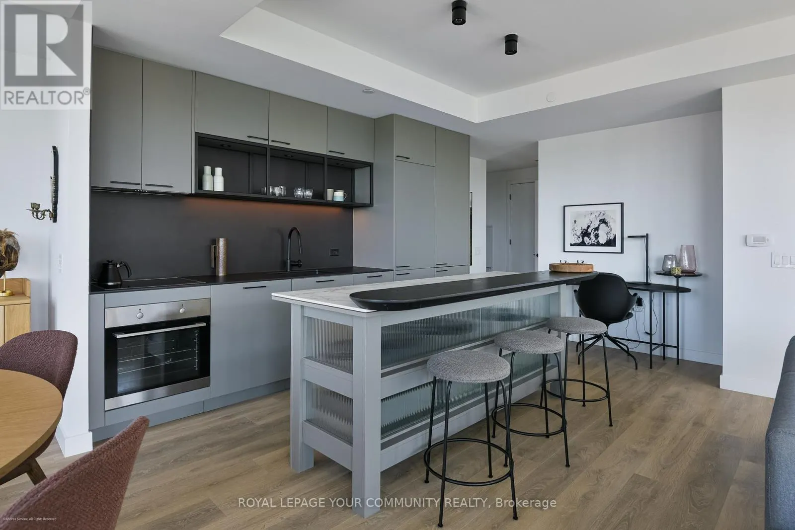 612 - 505 RICHMOND STREET W