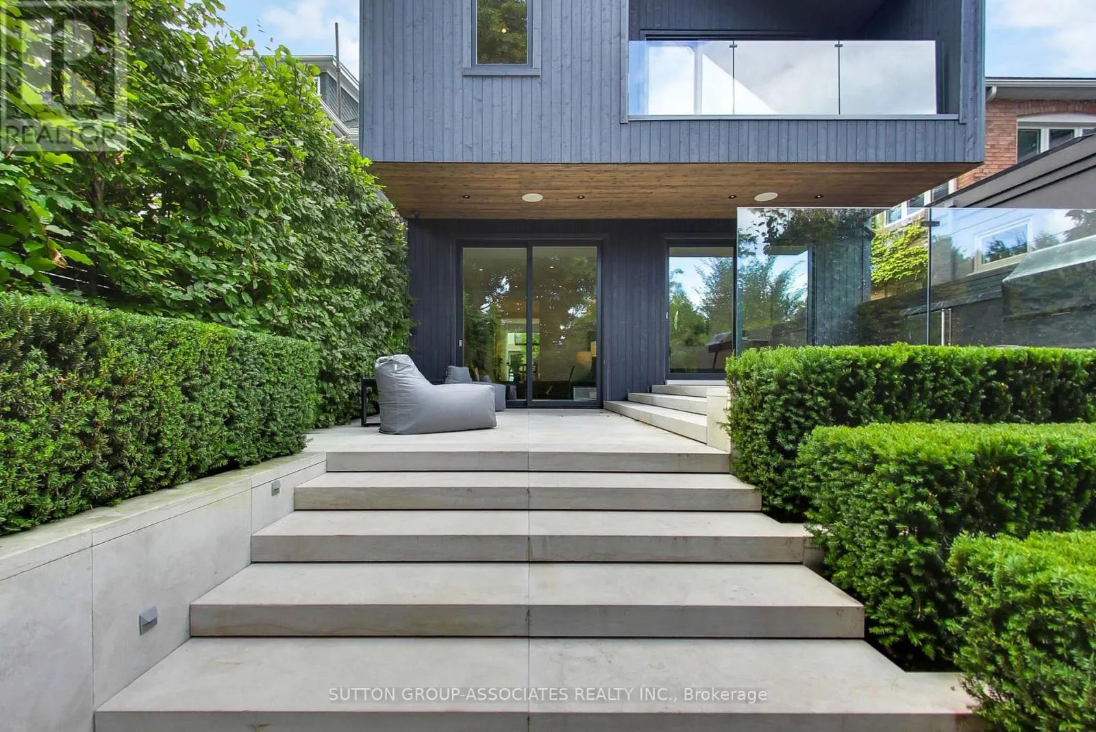 83 PINEWOOD AVENUE