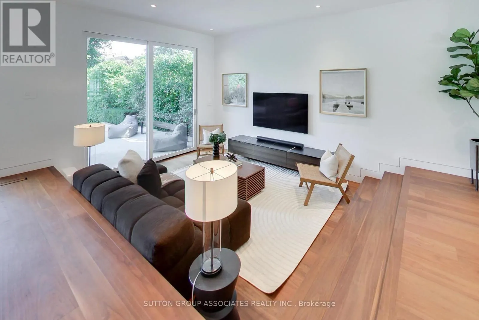 83 PINEWOOD AVENUE