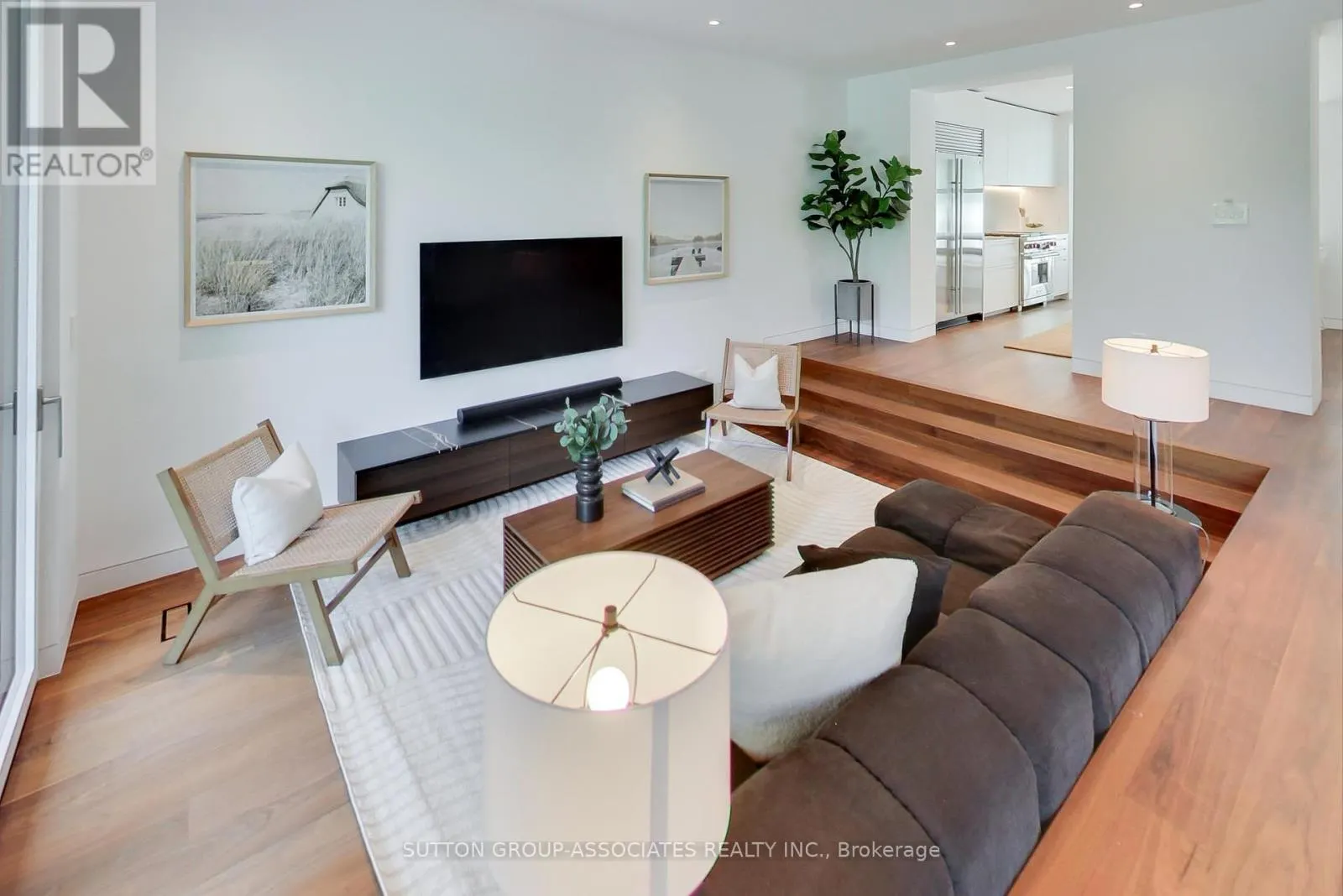 83 PINEWOOD AVENUE