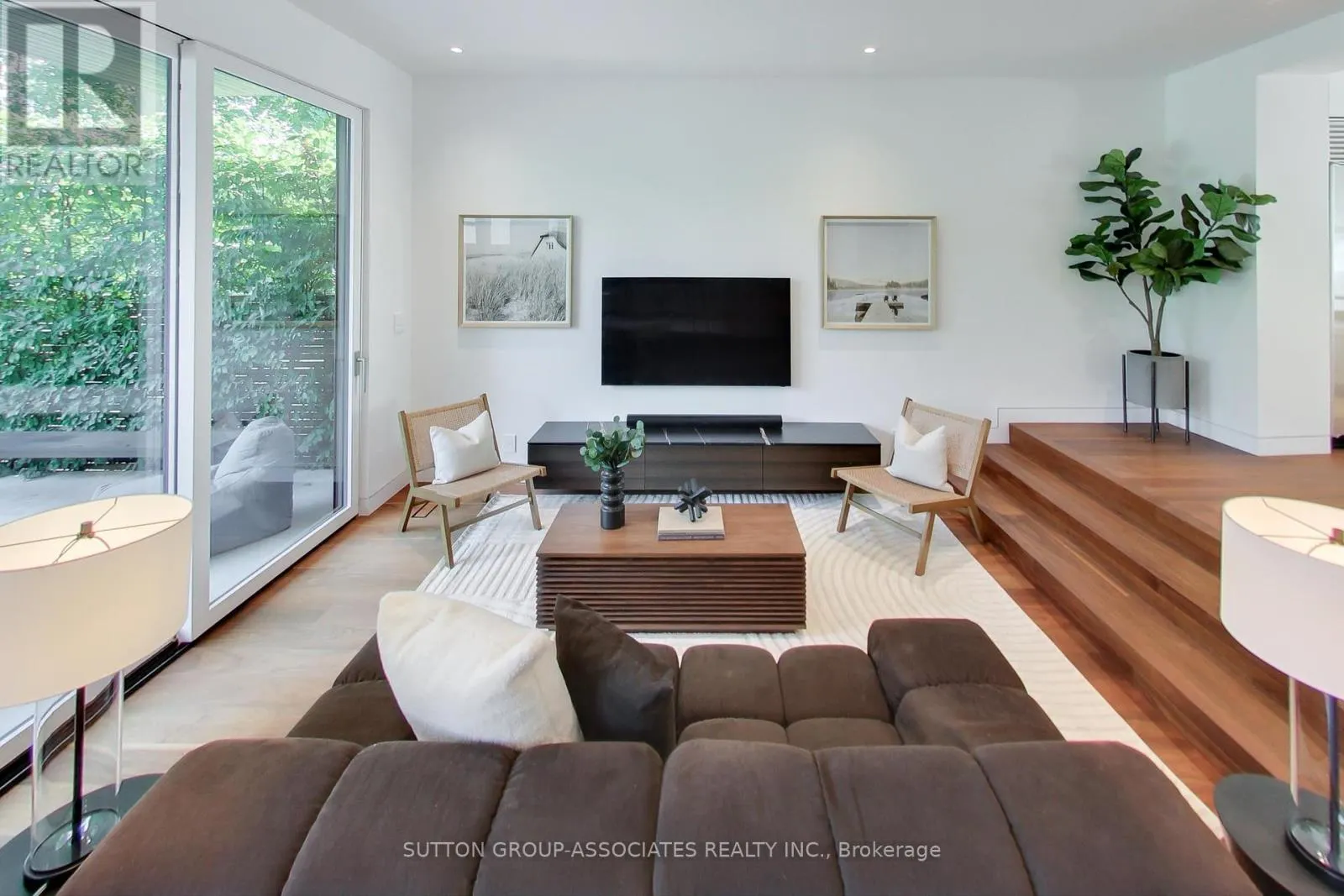 83 PINEWOOD AVENUE