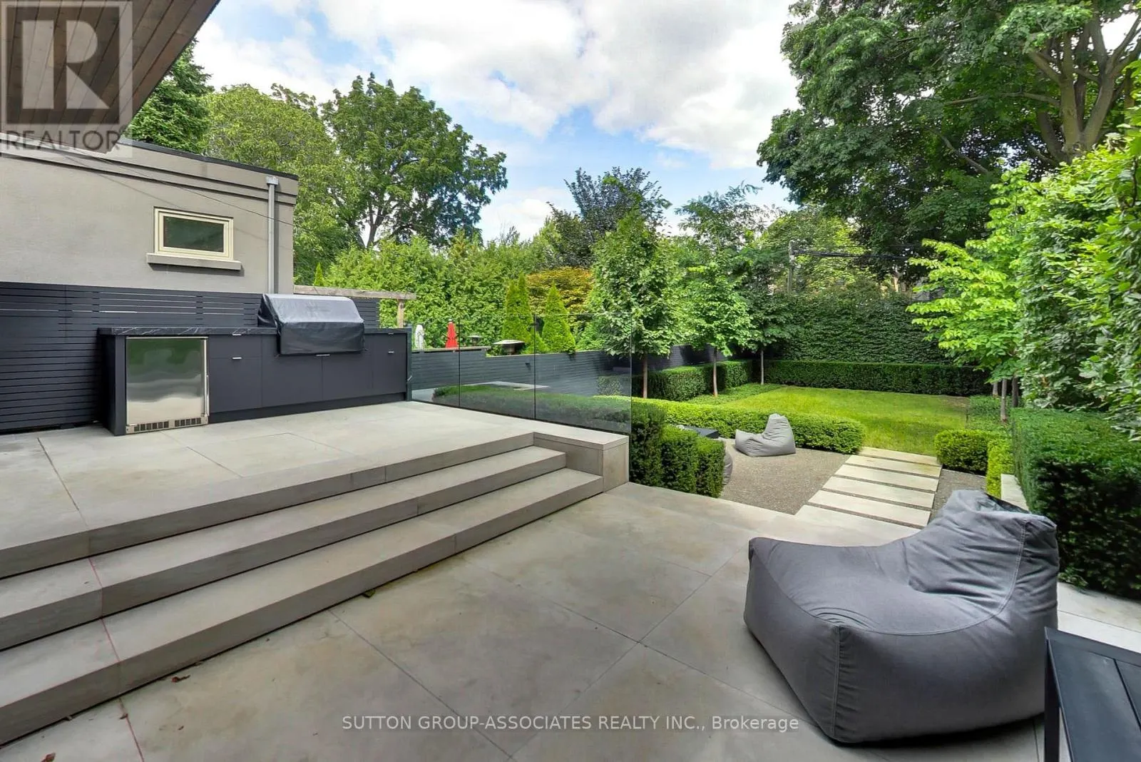 83 PINEWOOD AVENUE