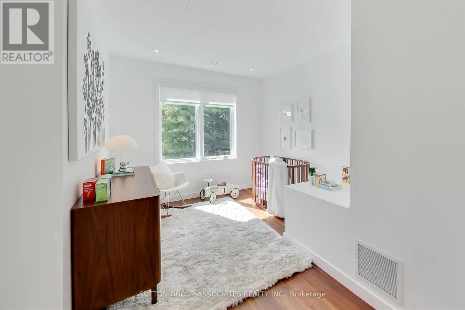 83 PINEWOOD AVENUE