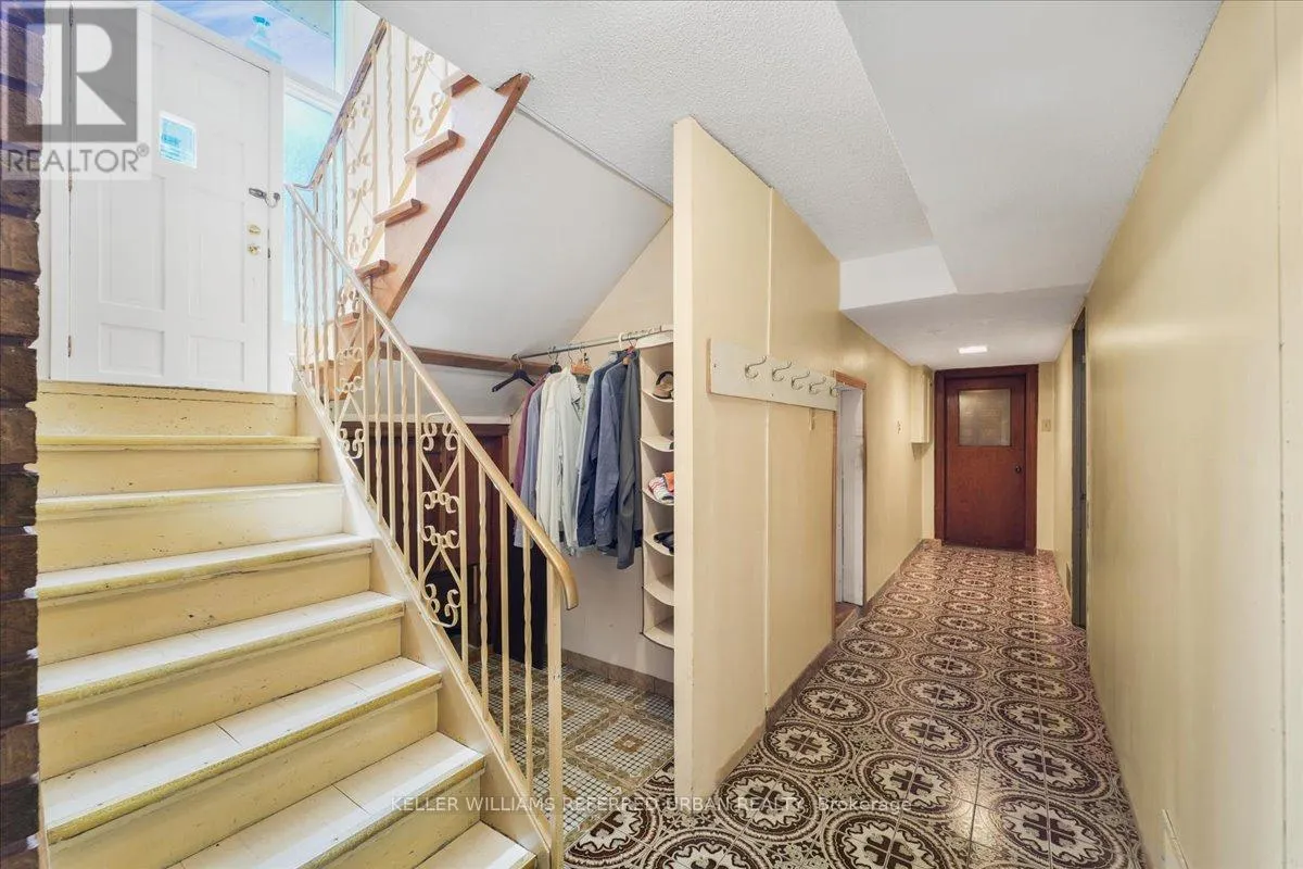 25 FARRELL AVENUE