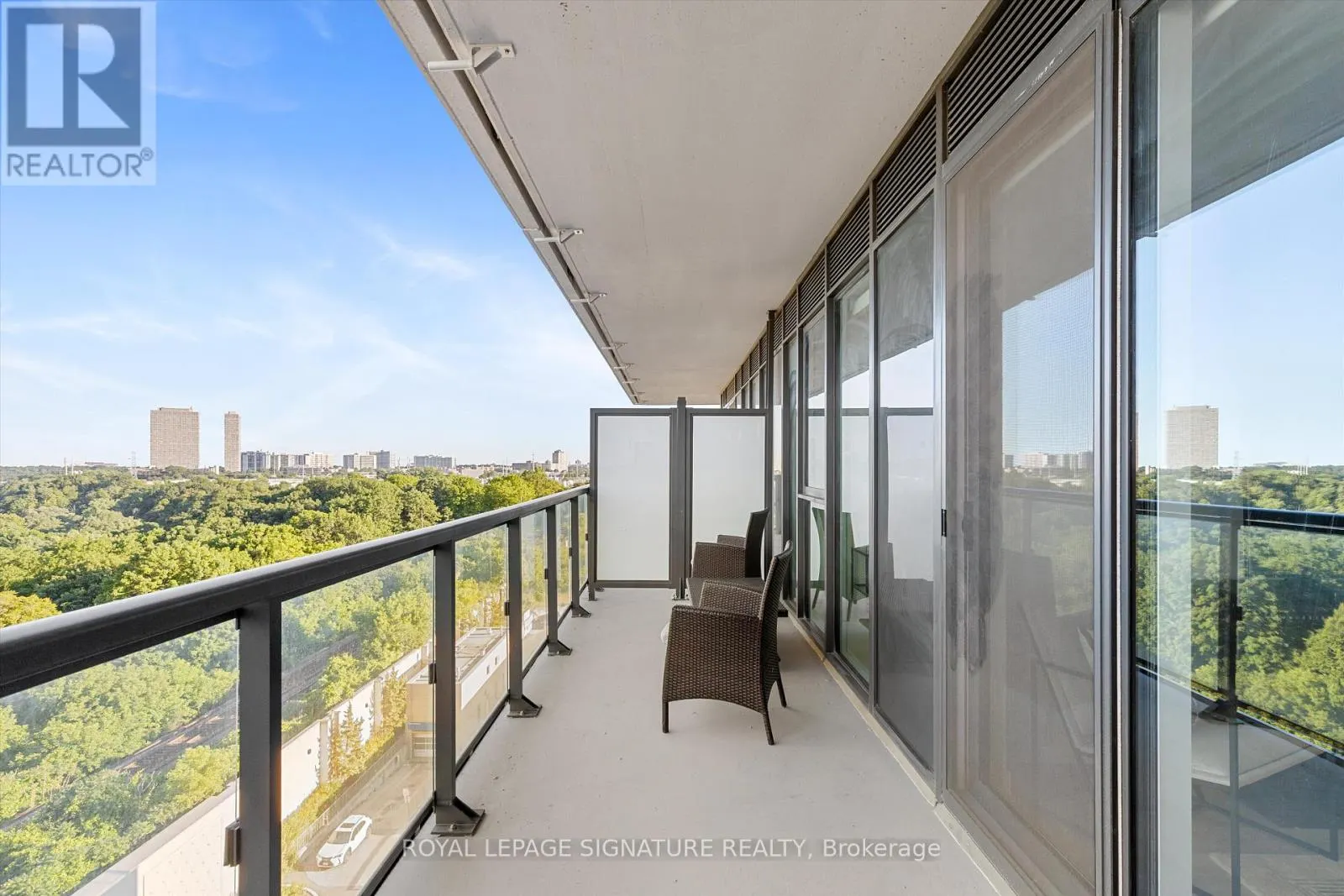 808 - 30 INN ON THE PARK