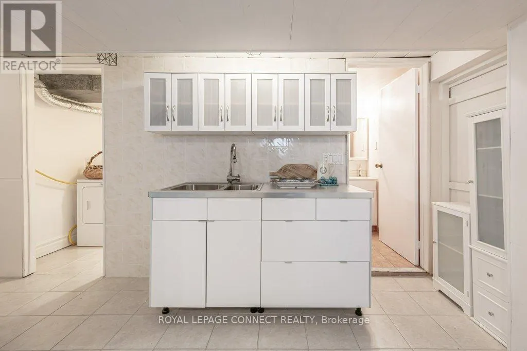 2 AILSA CRAIG COURT