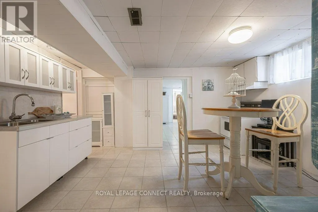 2 AILSA CRAIG COURT