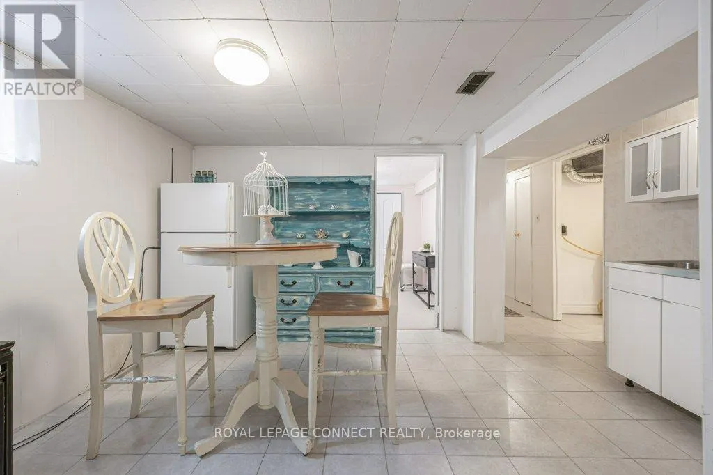 2 AILSA CRAIG COURT