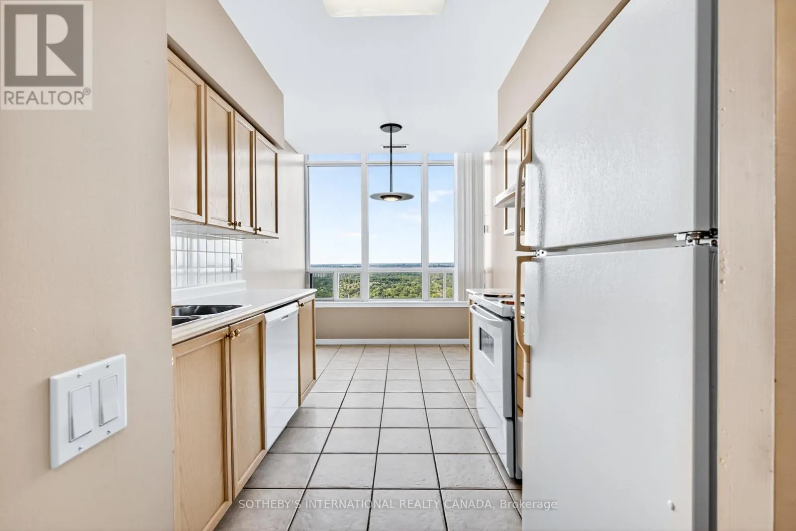 PH101 - 8 HILLCREST AVENUE