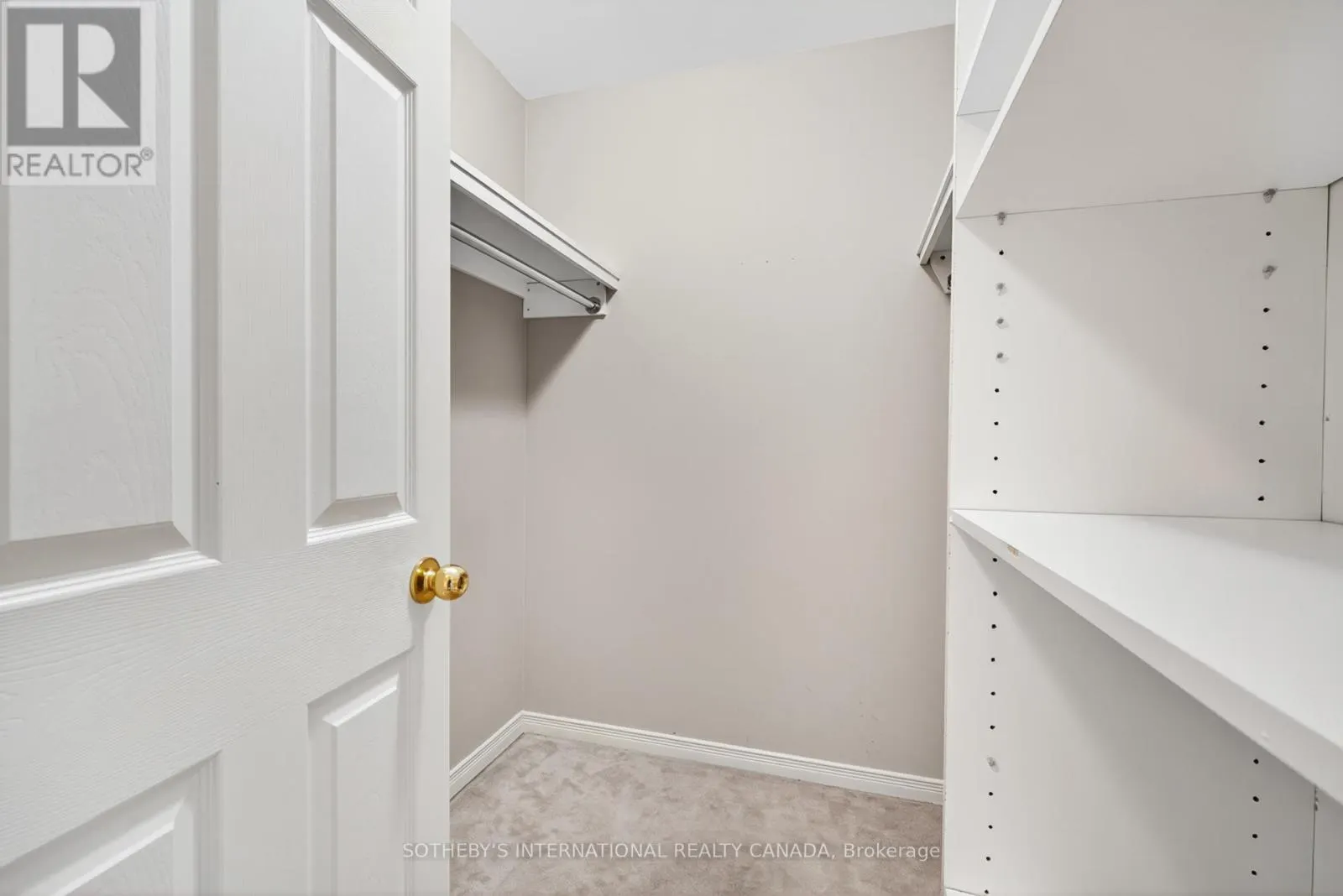 PH101 - 8 HILLCREST AVENUE