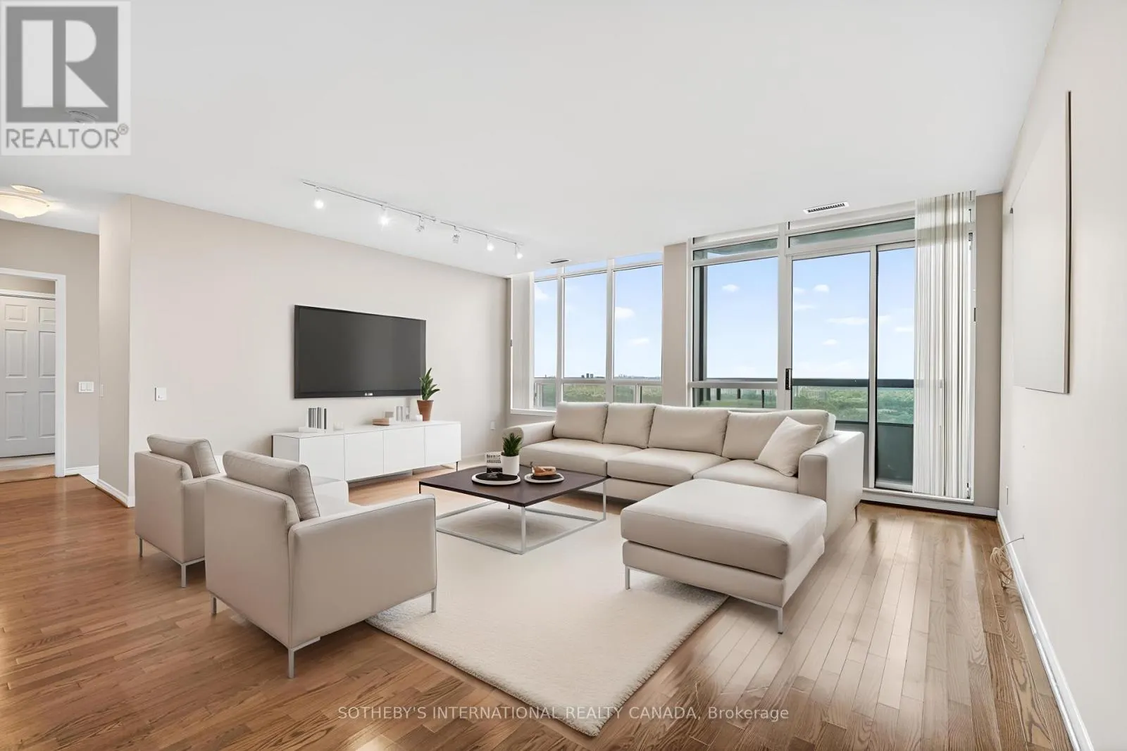 PH101 - 8 HILLCREST AVENUE