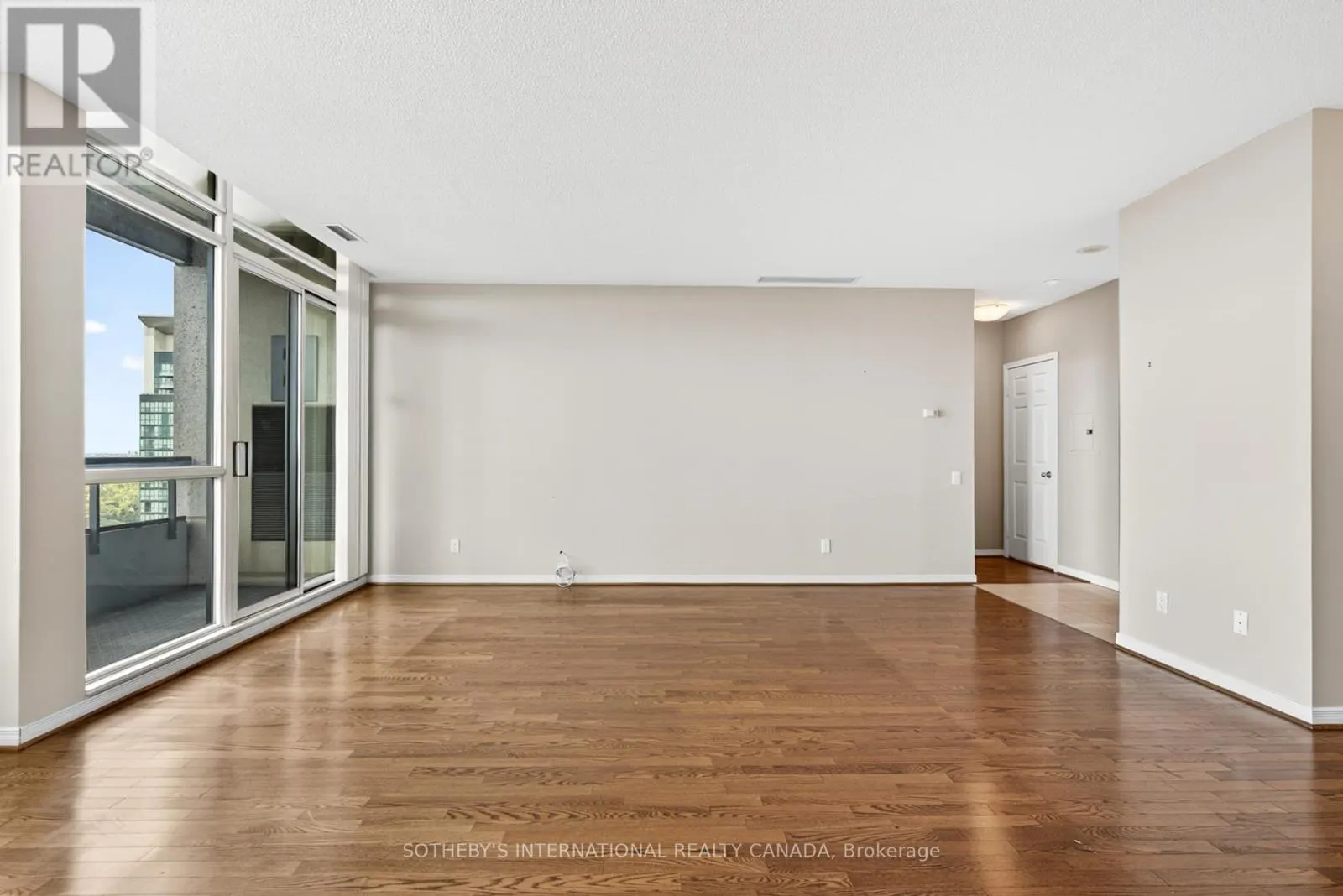 PH101 - 8 HILLCREST AVENUE